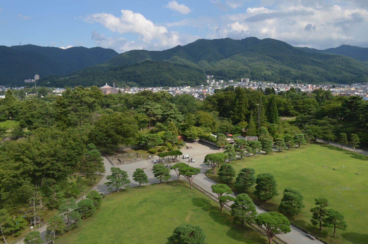 會津若松鶴ヶ城紅瓦天守,日本唯一以赤瓦復原的天守