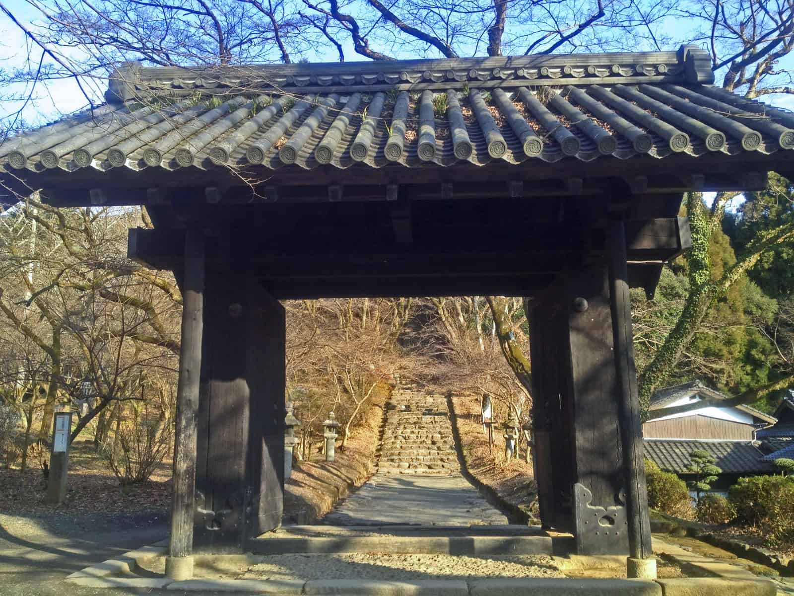 秋月城跡黒門,現為垂裕神社神門的黑色木造城門