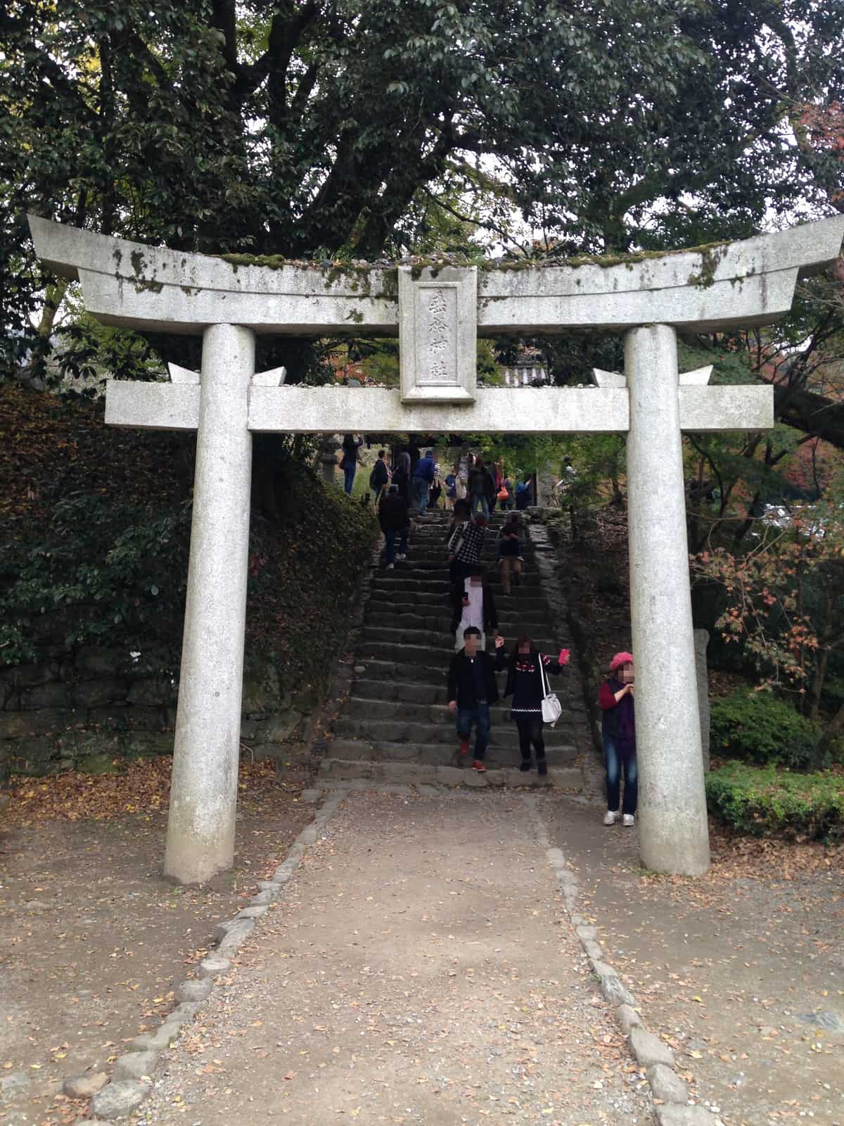 垂裕神社一之鳥居,石造鳥居立於參道入口