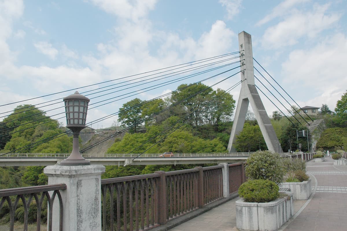 秩父市實景照（I_LOVE_WIKI / CC BY-SA 3.0 / Wikimedia Commons）