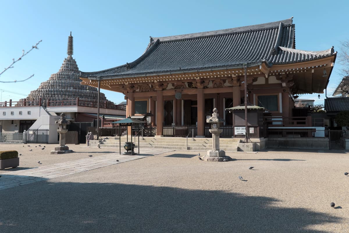 京都市 壬生寺實景照（Hyppolyte de Saint-Rambert / CC BY 4.0 / Wikimedia Commons）