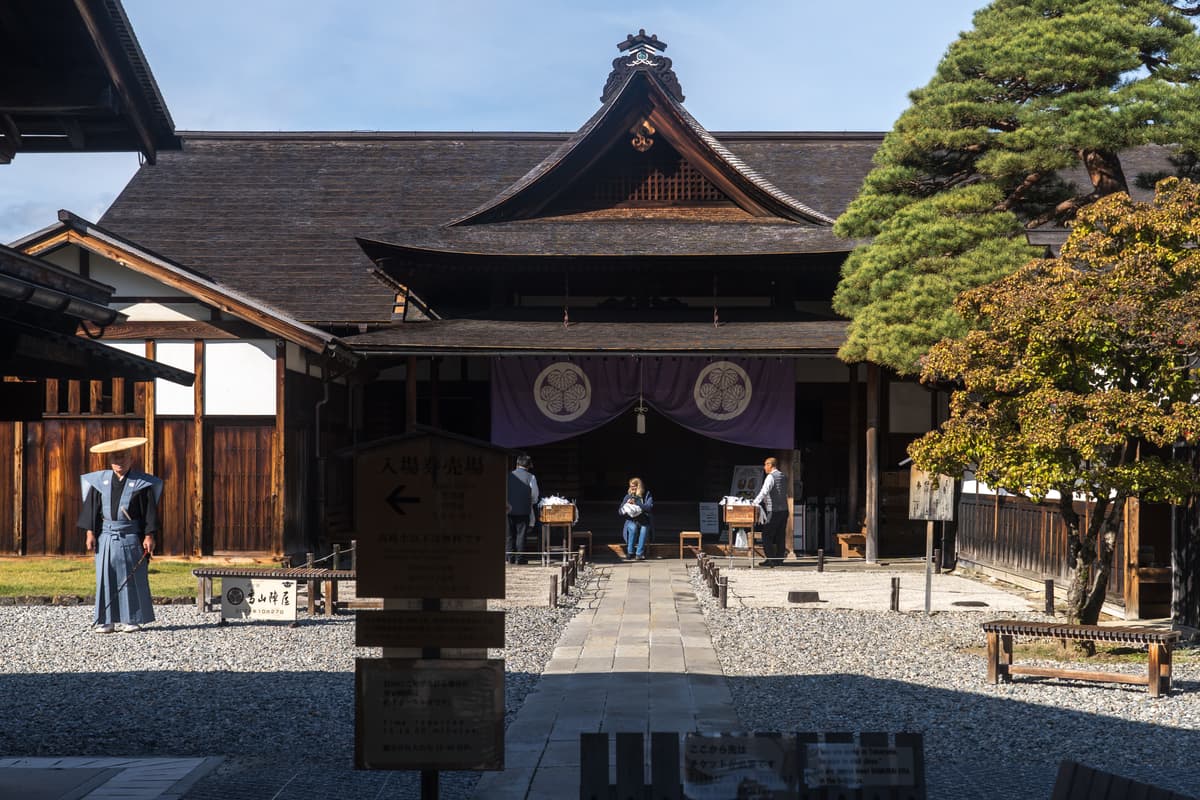 高山市實景照（Alexkom000 / CC BY 4.0 / Wikimedia Commons）