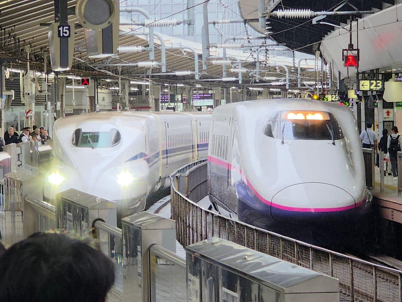 停靠東京車站的 N700S 與 E2 系新幹線:東海道新幹線是 EX早特的主戰場
