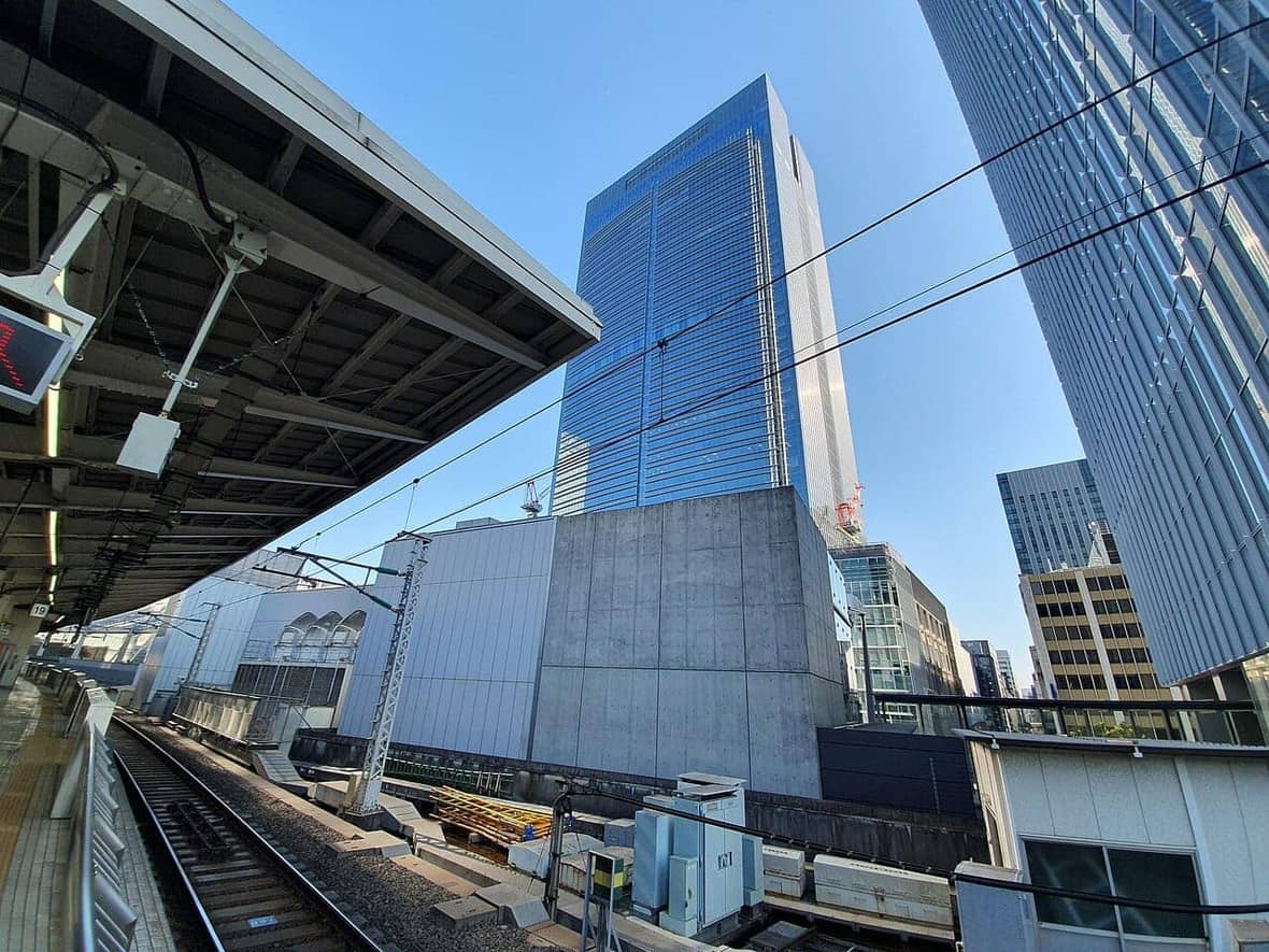 東京車站新幹線月台:旅客準備搭乘東海道新幹線的場景