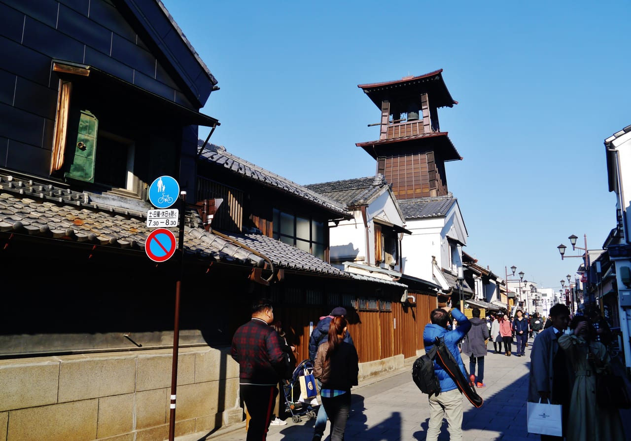川越時之鐘木造鐘樓近景,江戶時代地標