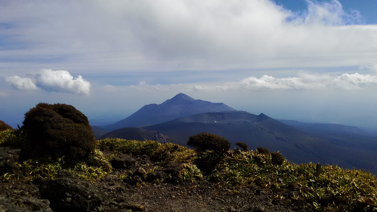 霧島連山的高千穗峰火山山峰,天孫降臨神話舞台