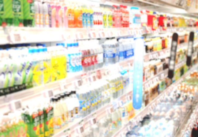 日本超商飲料冷藏櫃:限定可樂、茶飲、酒類、Calpis、優酪乳