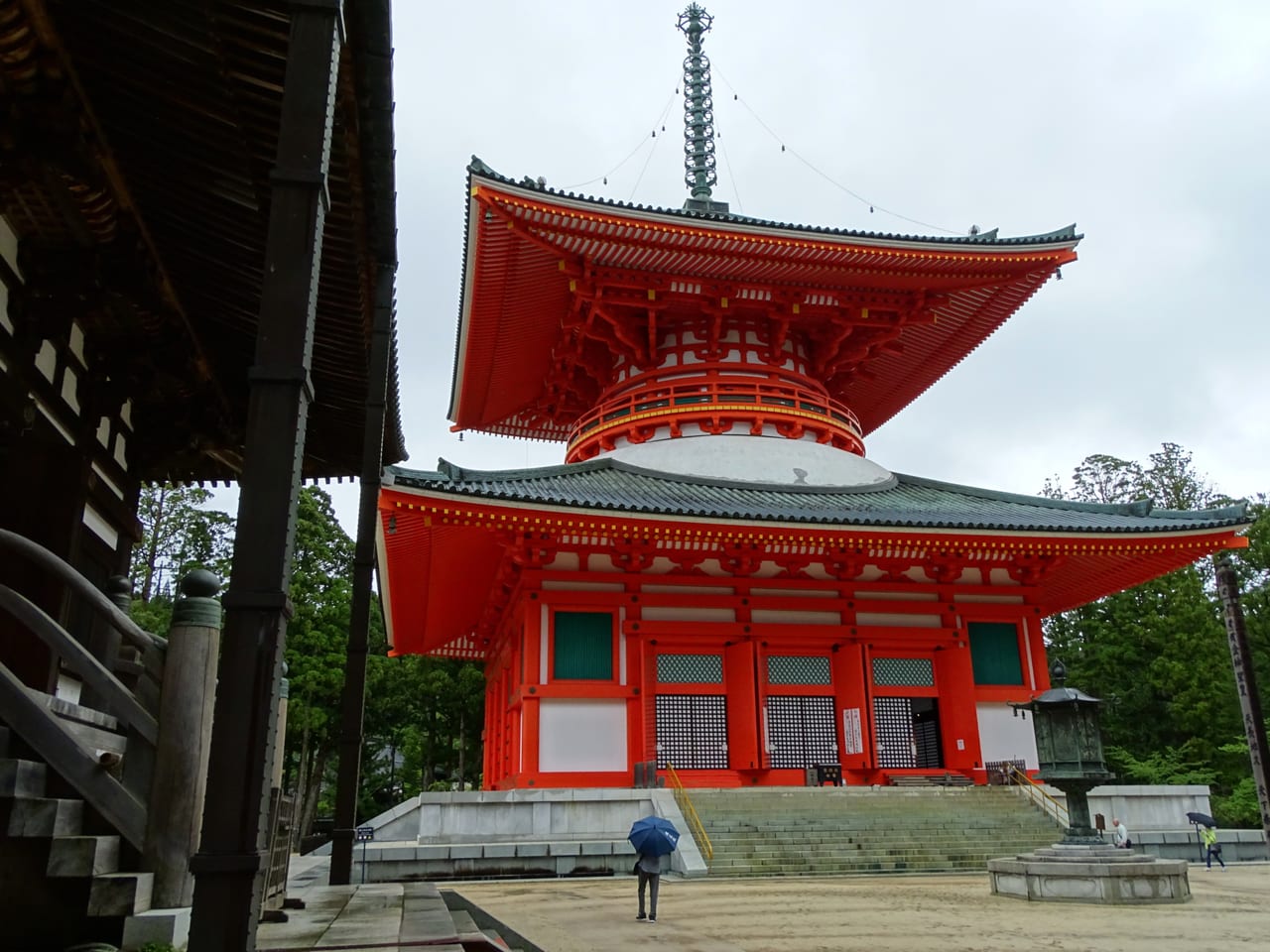 高野山壇上伽藍的朱紅色根本大塔外觀