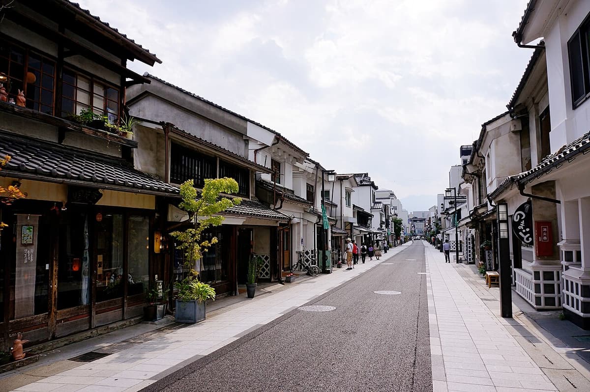 松本中町通的黑白土藏老街