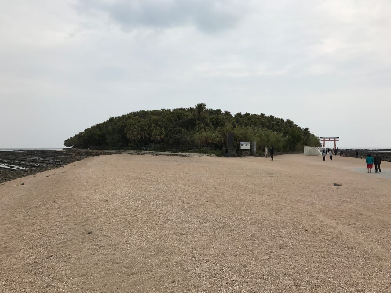 宮崎青島被鬼の洗濯板波蝕岩盤環繞的空拍俯瞰