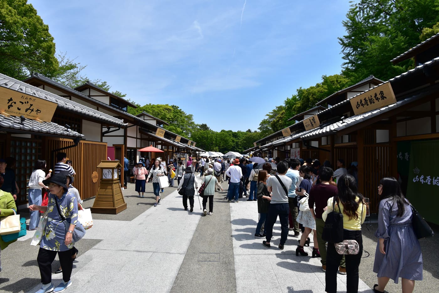 金シャチ横丁義直ゾーン街景,兩側是江戶風町屋建築的名古屋名物店家