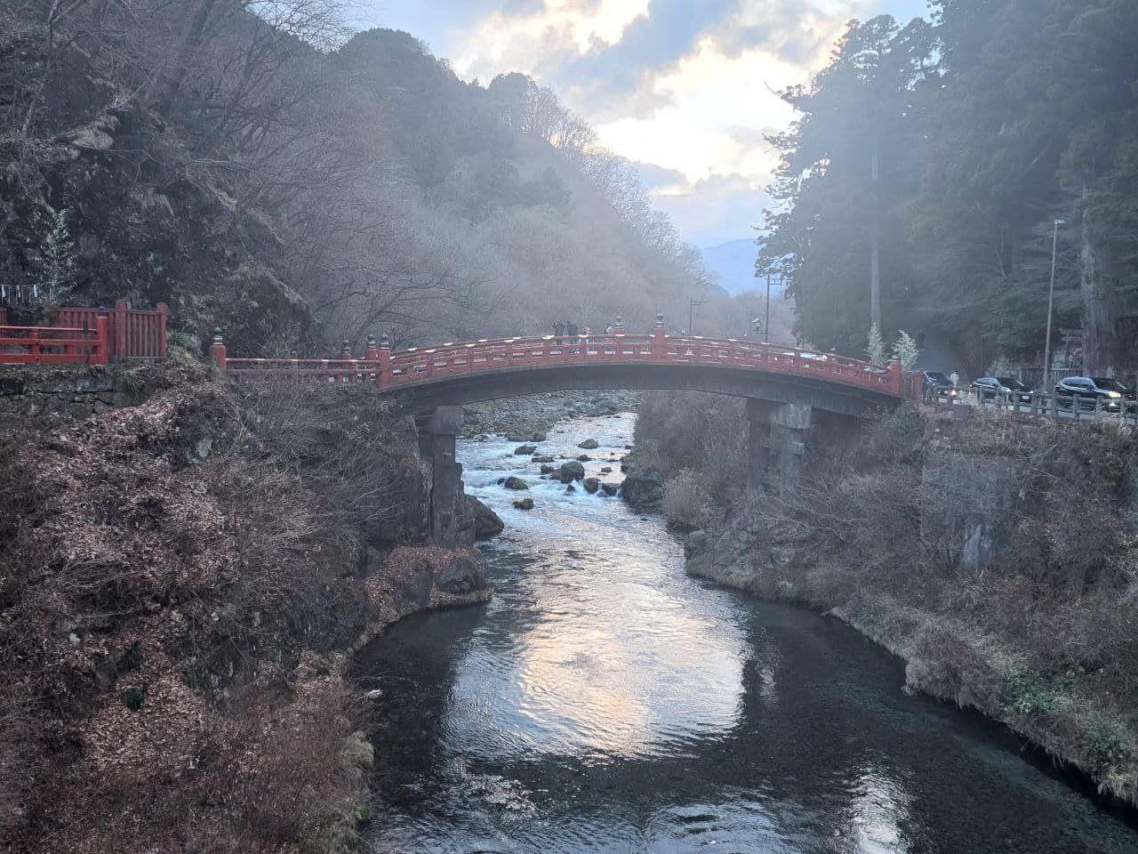 日光神橋，跨在大谷川上的朱紅色木橋