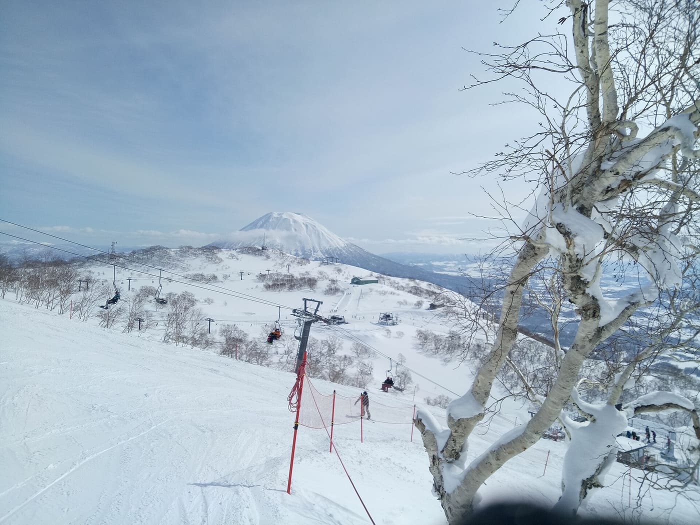 日本滑雪場：覆滿乾爽粉雪的滑雪道與雪山