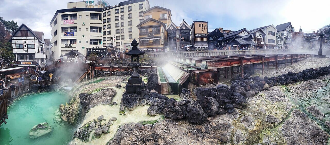 草津溫泉湯畑的代表景觀,周邊有公共外湯與各式旅館內湯