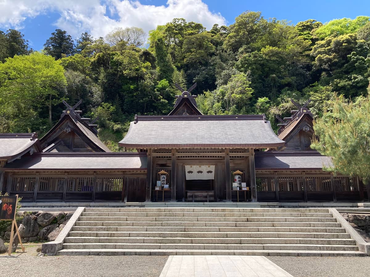 佐太神社大社造三殿並立的本殿,正殿兩側是北殿與南殿