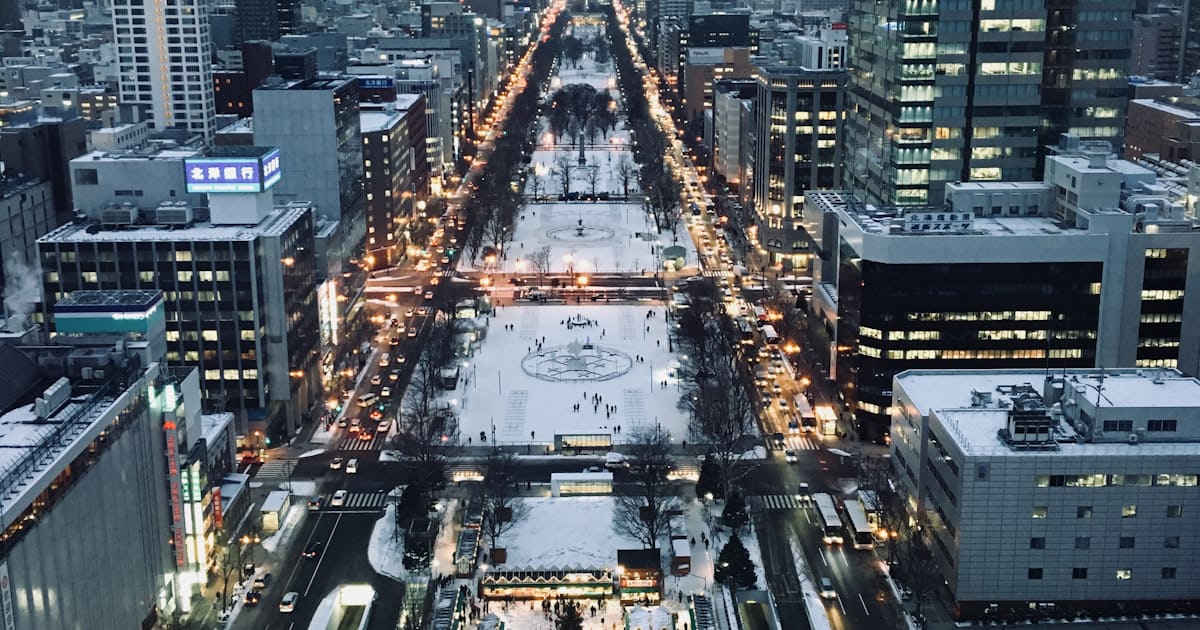 空拍札幌大通公園冬季街景與點燈範圍全貌