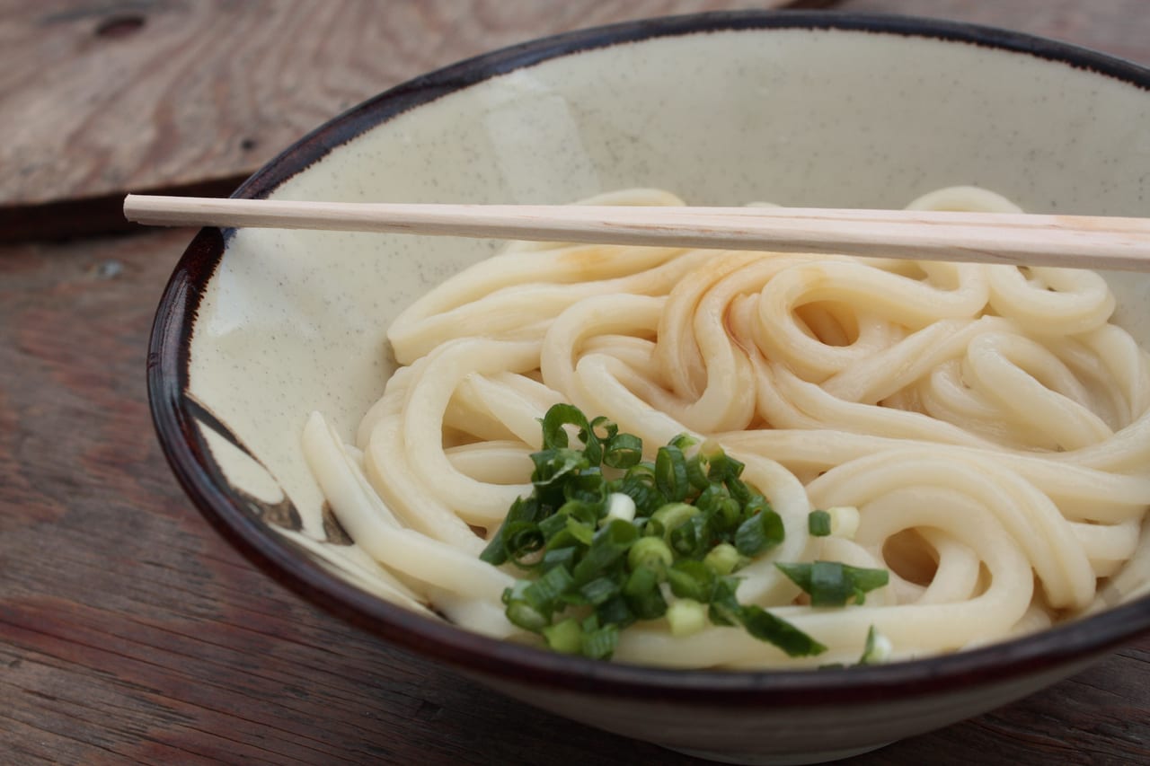 高松一碗現做的釜揚讚岐烏龍，麵體偏粗