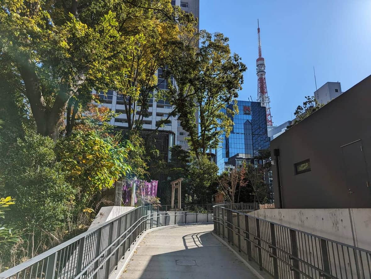 麻布台之丘(Azabudai Hills)複合設施的外觀與高樓群