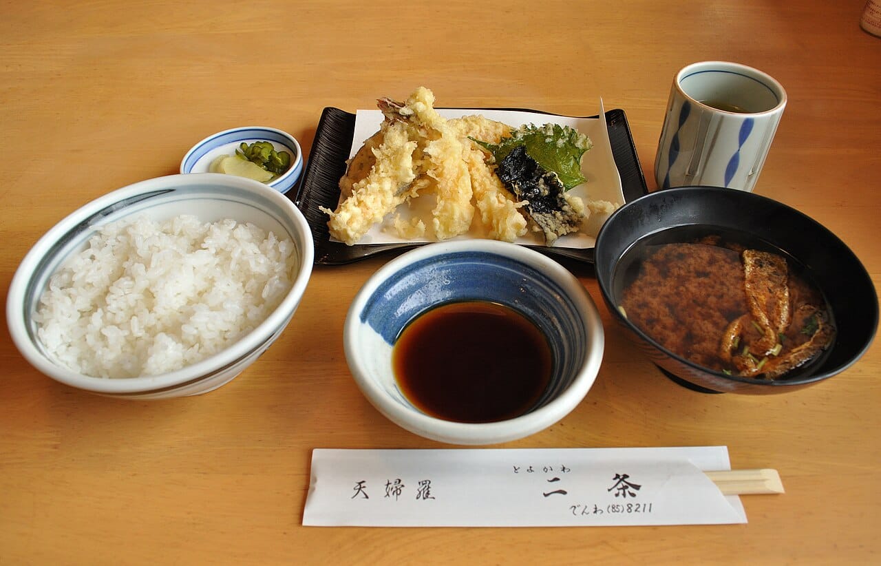 日式蔬菜天婦羅拼盤,南瓜、茄子、青椒等炸物
