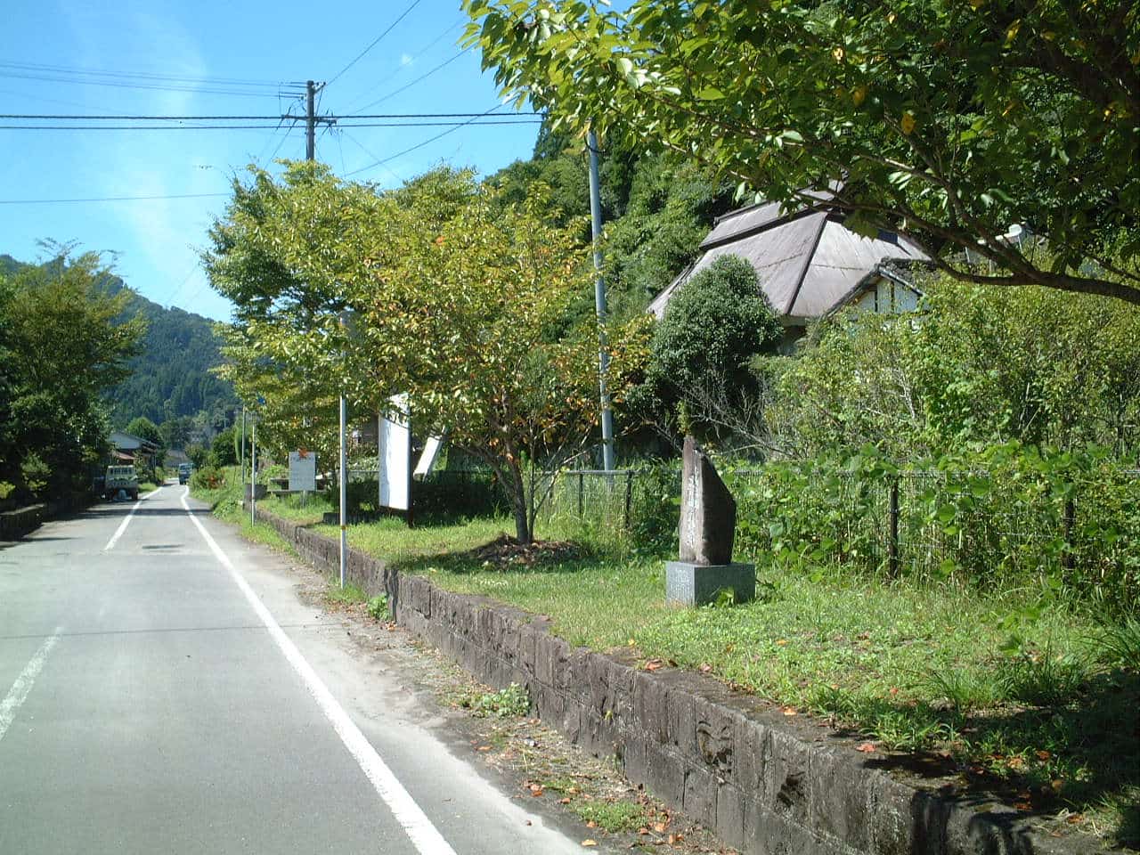 舊耶馬溪鉄道平田駅月台遺構,鐵道廢止後留下的月台與周邊林蔭