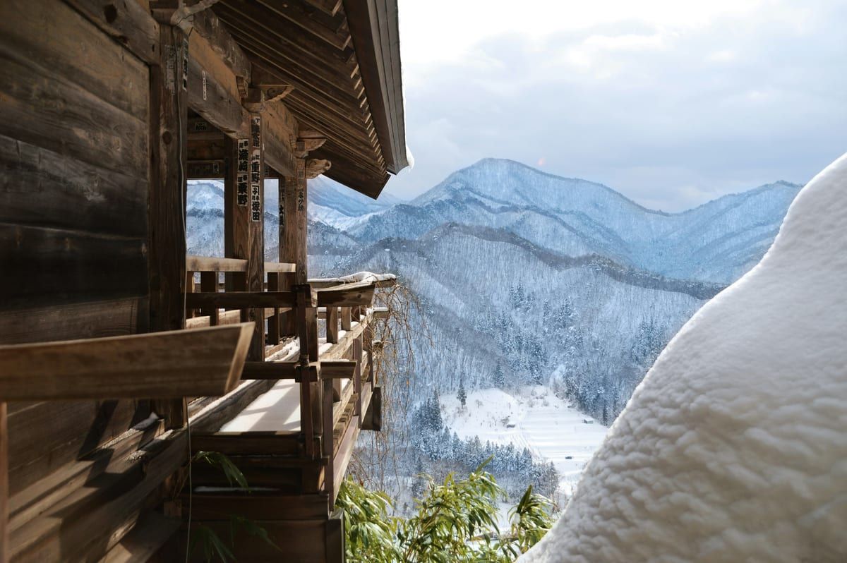 山寺立石寺:懸崖木造寺院冬季雪景,東北 3 日行程串聯銀山溫泉的最佳順路景點
